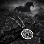 8 Ασημένιο ανδρικό μενταγιόν περικεφαλαία σε καλλιτεχνική φωτογράφιση