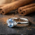 Μονόπετρο δαχτυλίδι από λευκόχρυσο 18Κ με aquamarine και διαμάντια